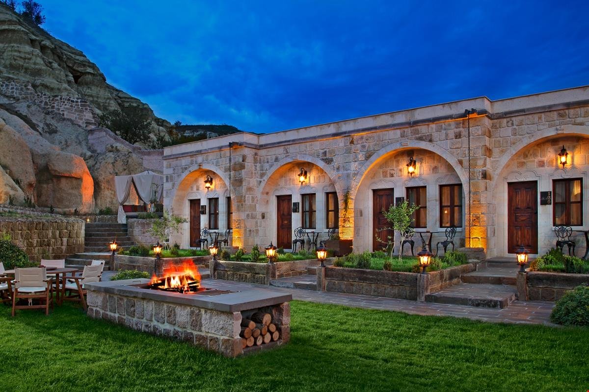 Seraphim Cave Suites & Spa