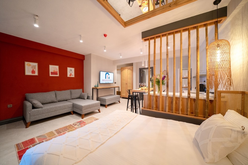 Reddoors Suites Sea View