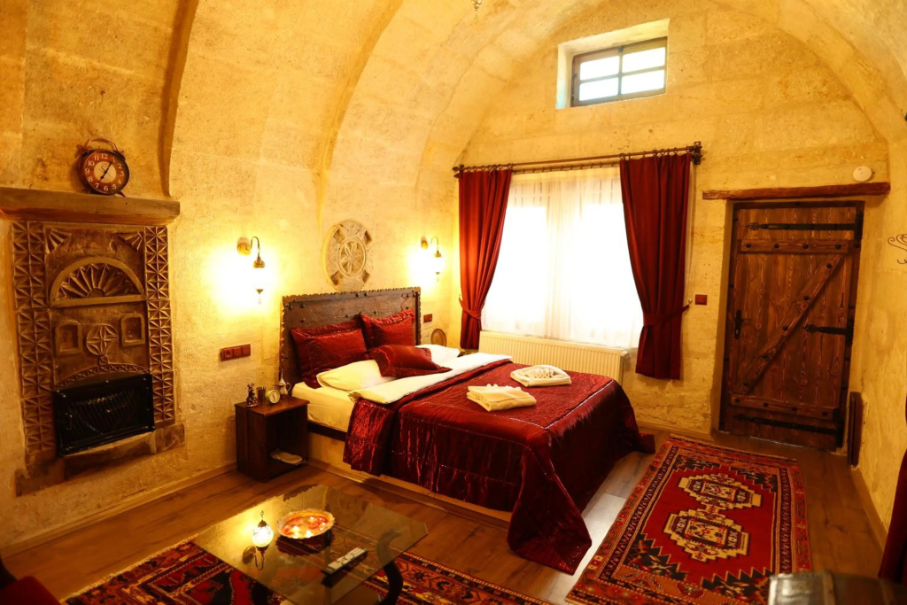 Shadow Cave House
