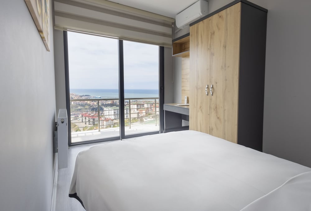 Zal Suite