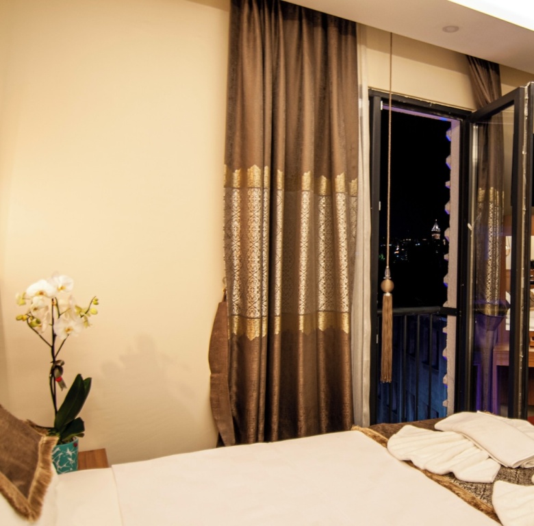By Historial Hotel