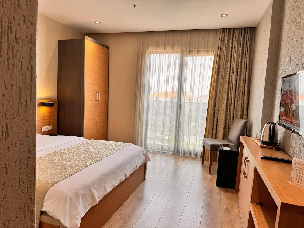 Inn Port Hotel