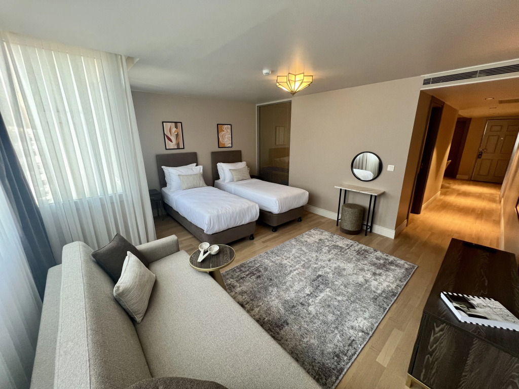 Weingart Suites Hotel
