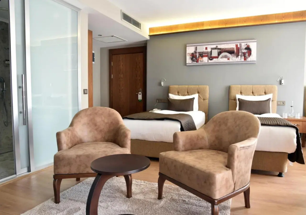 The Elegant Hotel