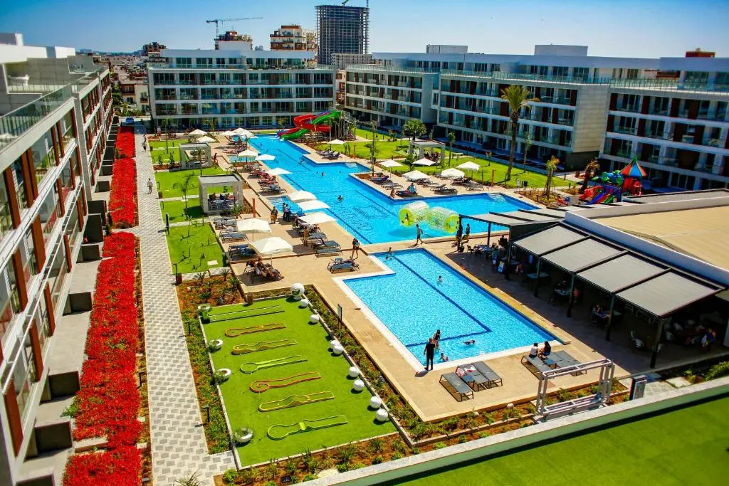 Courtyard Long beach Holiday Resort