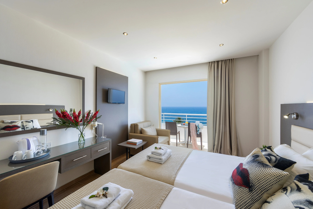 Queen's Bay Hotel