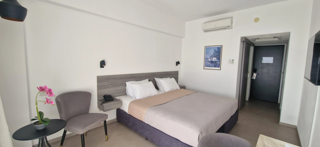 Navarria Hotel