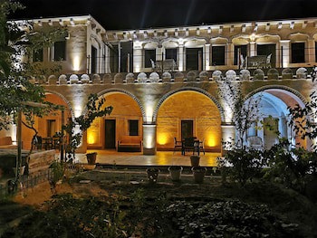 Falcon Cave Suites