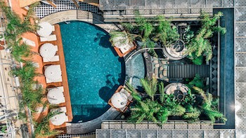 Genesis Hotel