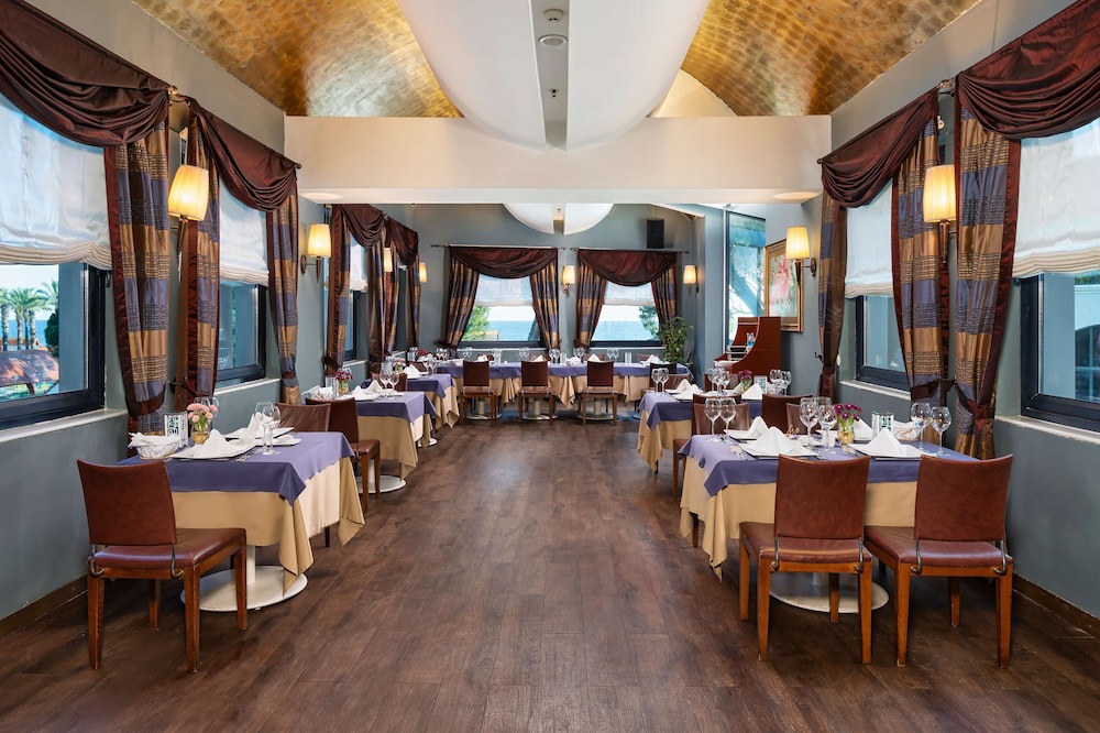 Cornelia De Luxe Resort